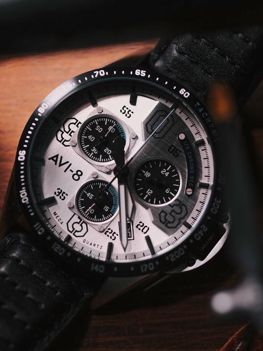Actual product image AVI-8 AV-4077-01 P-51 Mustang Chronograph 43mm 5ATM (Analogue wristwatch, 43 mm)