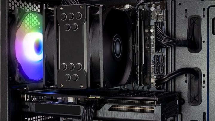 Immagine prodotto Captiva 1 Ryzen 7 RX 7800 XT (AMD Ryzen 7 7700X, 64 GB, 2000 GB, Radeon RX 7800 XT)
