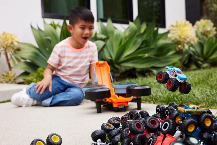 Produktbild Hot Wheels MT Transforming Rhinomite