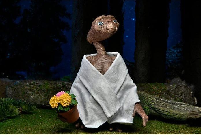 Actual product image Neca E.T. - The Extra-Terrestrial: Ultimate E.T.