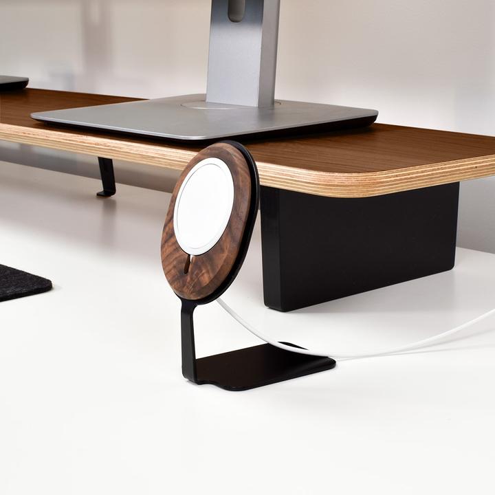 Actual product image Balolo MagSafe holder walnut