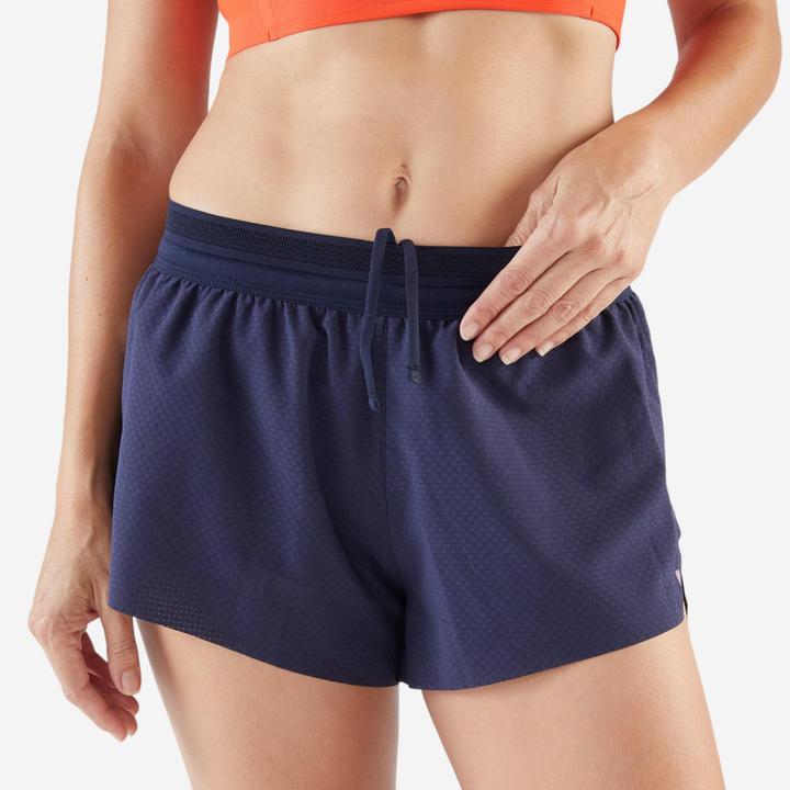 Immagine prodotto Kiprun Women's Lightweight Running & Trail Shorts - Run 900 Light - Navy blue (XL)