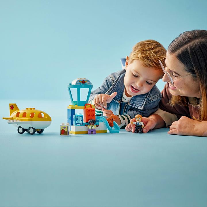 Immagine prodotto LEGO Erster Besuch im Flughafen (10443)