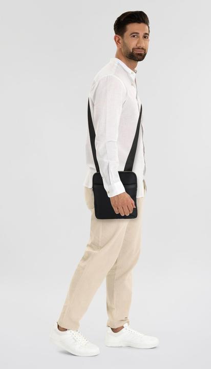Actual product image Guess Milano Umhängetasche 19 cm