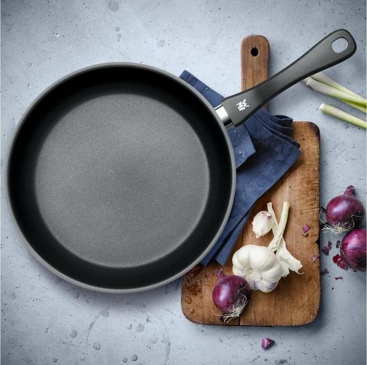 Image du produit WMF Poignée de la poêle (28 cm, Poêle à frire, Acier inoxydable)