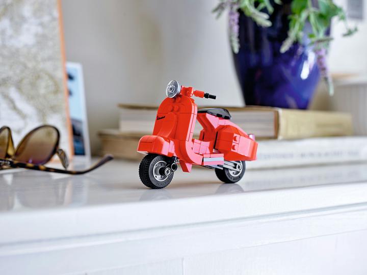 Actual product image LEGO Creator Vespa 40517 (40517, LEGO Creator Expert)