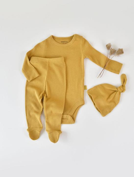 Immagine prodotto BabyCosy Set. Pantaloni in maglia con piede. Body a maniche lunghe. Cappellino (62)
