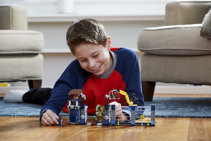 Actual product image LEGO Attack of the Dilophosaurus (75931, LEGO Jurassic World)