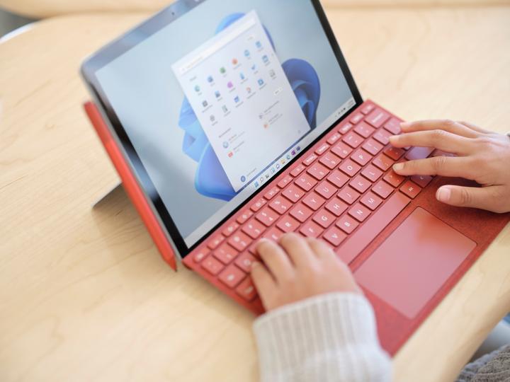 Produktbild Microsoft Surface Go 3 (10.51", Intel Core i3-10110Y, 8 GB, 128 GB)