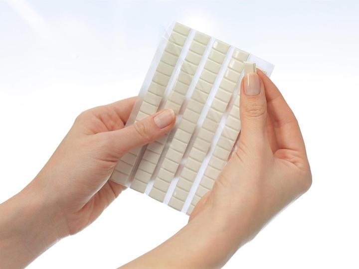 Image du produit tesa TACK pâte à modeler, pastilles adhésives malléables, 80 pièces (1 kg)