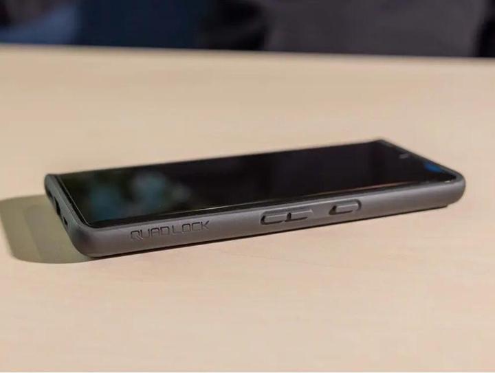 Actual product image Quad Lock Glass Screen Protector - Samsung Galaxy S23FE (1 Piece, Samsung Galaxy S23 FE)