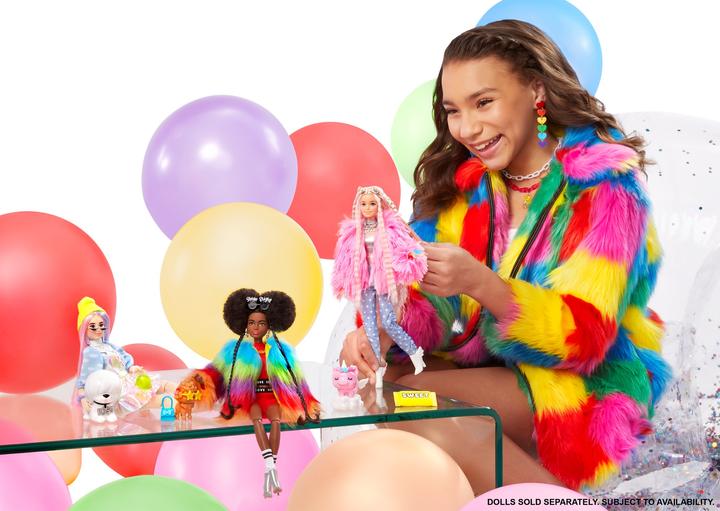 Immagine prodotto Barbie Bambola extra - Cappotto arcobaleno