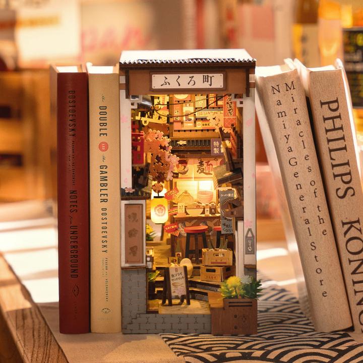 Image du produit Robotime Bausatz Sakura's Weinstrasse, Modell Art: Book Nook