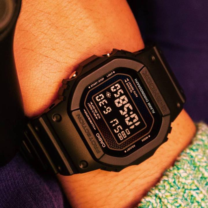 Produktbild G-Shock DW-5600RW-1ER (Chronograph, 42.80 mm)