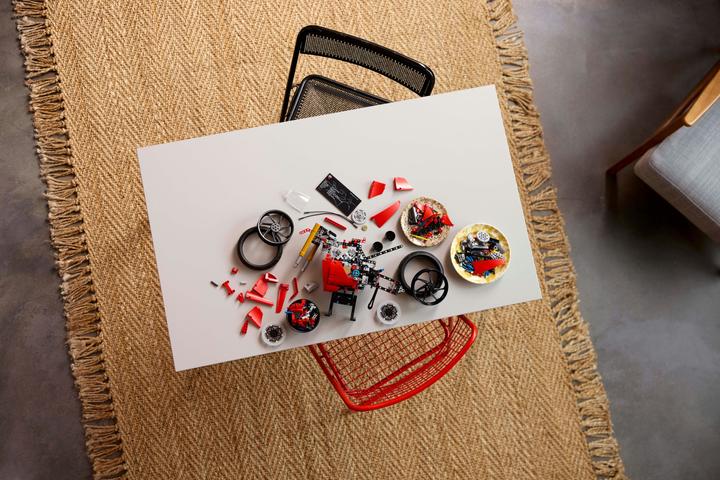 Actual product image LEGO Ducati Panigale V4 S Motorrad (42202, LEGO Technic)