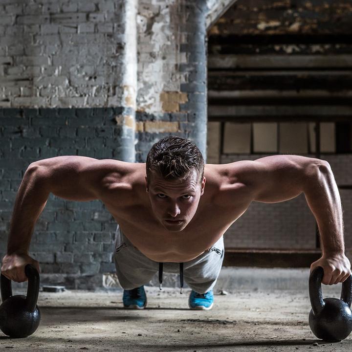 Actual product image Tunturi Gusseisen Kettlebell mit Gummi Boden (1 x 28 kg)