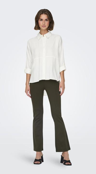 Image du produit JdY Coupe normale Col chemise Poignets retournés Coupe volumineuse des manches Chemise (XS)