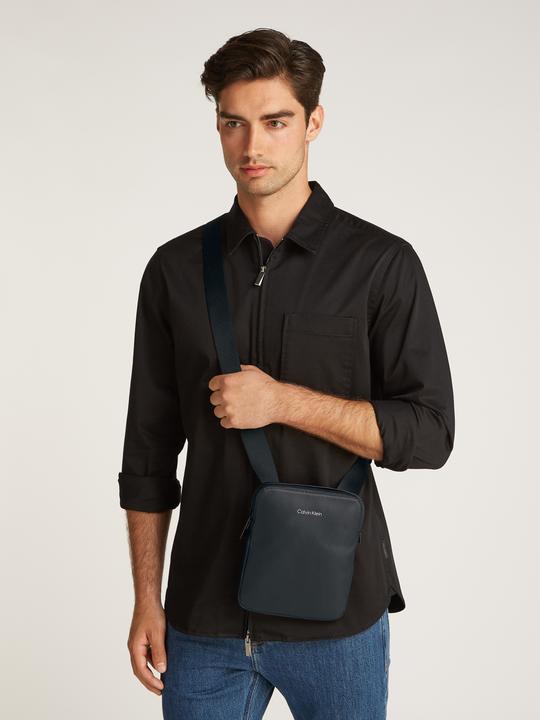 Actual product image Calvin Klein Ck Must Flatpack (51% RECYCLED POLYESTER, 49% POLYURETHANE)