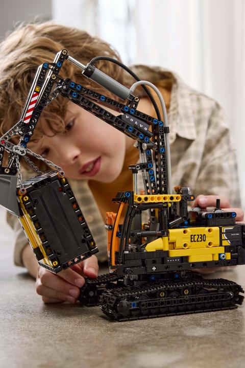 Productafbeelding LEGO 42175 Volvo FMX vrachtwagen met EC230 elektrische rupsgraafmachine (42175, LEGO Technic)