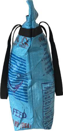 Produktbild Bekos Upcycling - Grosse Einkaufstasche aus recycelten Fischfuttersäcke blau