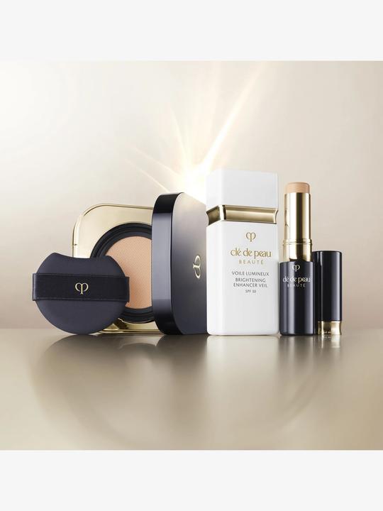 Actual product image Clé De Peau Cushion Foundation Natural O30 (O30 - Medium Ocher)