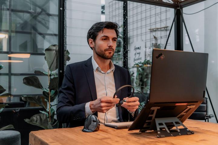 Produktbild Bakker Elkhuizen BakkerElkhuizen Laptop Halterung UltraStand Universal