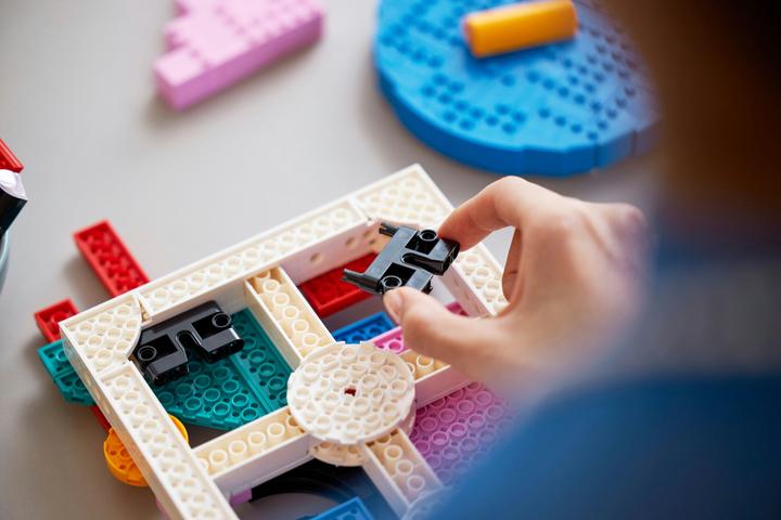 Actual product image LEGO 31210 Modern Art (31210, LEGO Art)