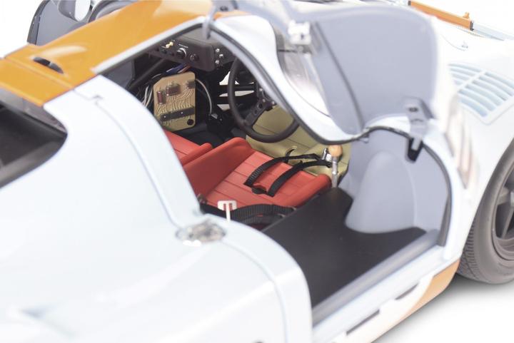 Actual product image 1:8 IXO Porsche 917KH #20 Gulf