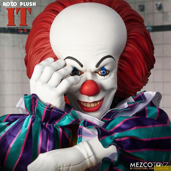Actual product image Mezco Toys Stephen Kings It 1990 MDS Roto Plush Doll Pennywise 46 cm