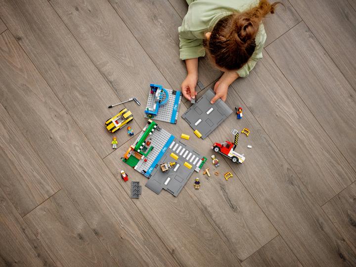 Immagine prodotto LEGO Strada commerciale della città con negozi 60306 (60306, LEGO City)