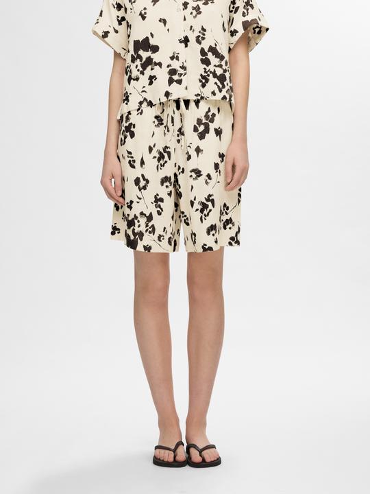 Actual product image Selected Femme Loose fit print shorts (36)