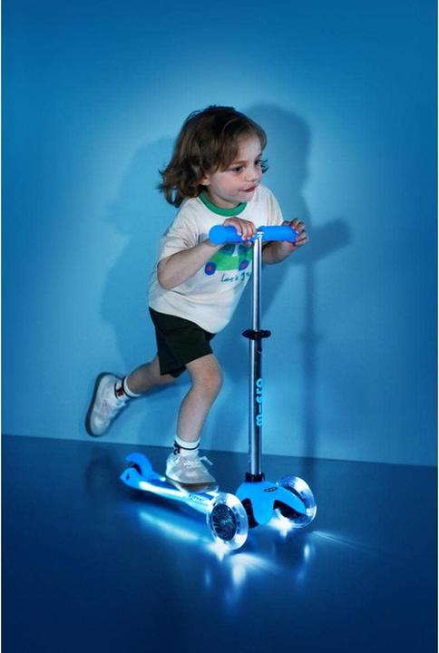 Produktbild Micro Scooter Mini Deluxe Glow Plus LED Blau