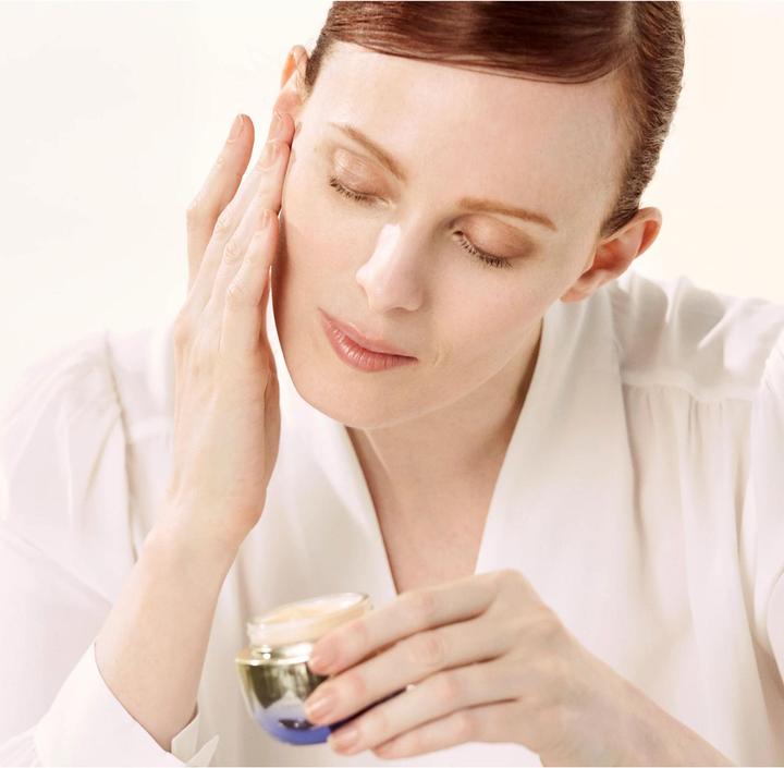 Produktbild Shiseido Uplifing & Firming Cream (30 ml, Tagescreme)