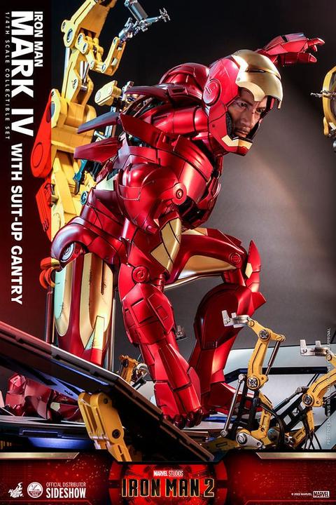 Produktbild Hot Toys Iron Man 2 figurine 1/4 Iron Man Mark IV with Suit-Up Gantry 49 cm