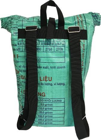 Produktbild Bekos Upcycling - Kurierrucksack aus recycelten Fischfuttersäcke grün (40 l)