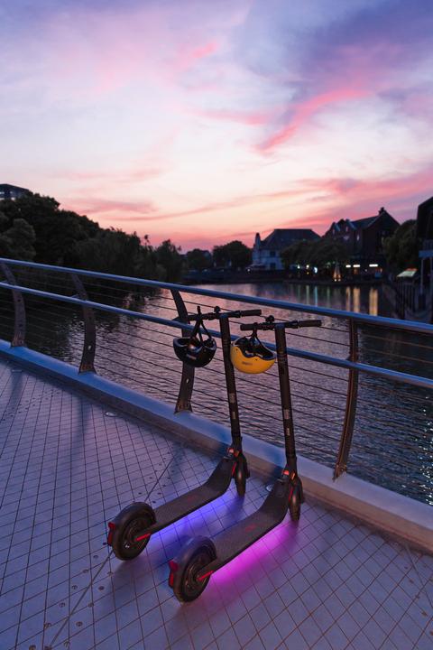 Produktbild Segway-Ninebot KickScooter E25E (25 km/h, 25 km, 300 W)