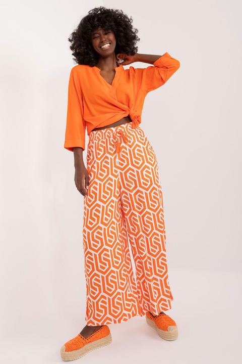 Sublevel Damen Hose model (XXL)