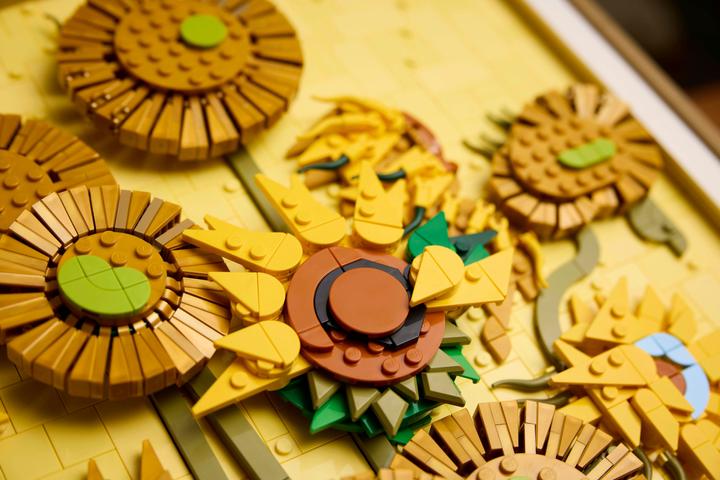 Immagine prodotto LEGO Vincent van Gogh - Girasoli (31215, LEGO DC, Set LEGO rari)