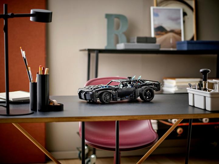 Actual product image LEGO Batman's Batmobile (42127, LEGO Technic)