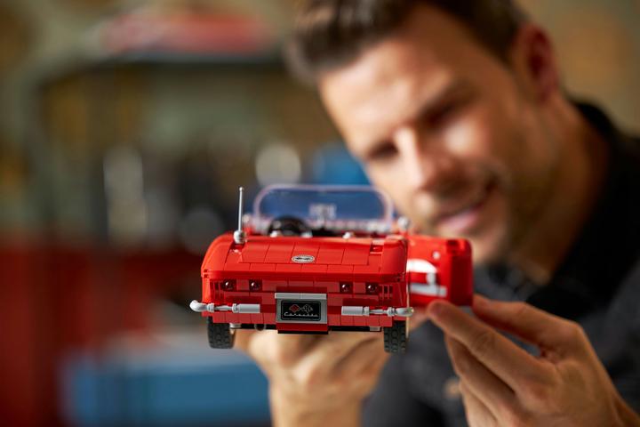 Actual product image LEGO Icons Corvette (10321, LEGO Icons)