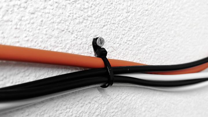 Produktbild Steffen Kabelbinder mit Schraubenloch schwarz 300mm x 4.8mm, Pack à 100 Stk. (Kunststoffkabelbinder, 100 mm, 100 Stk.)