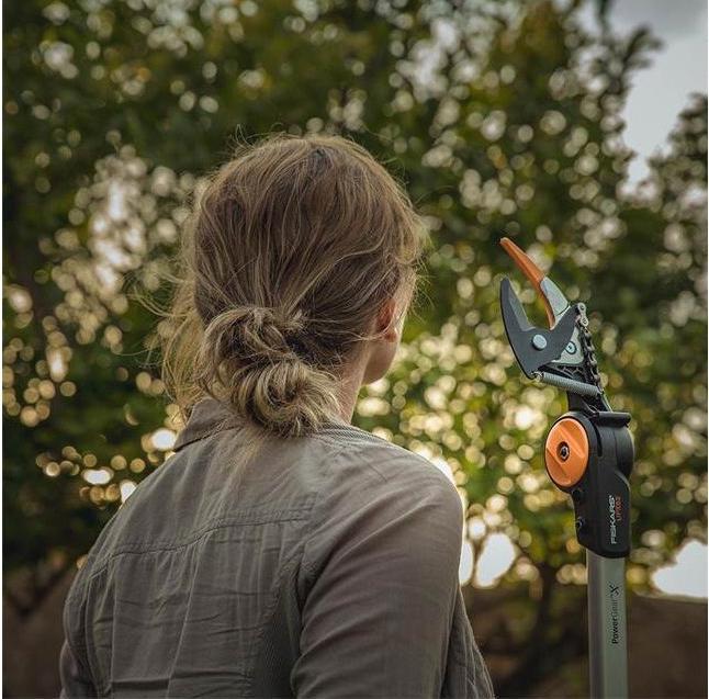 Actual product image Fiskars Cutting giraffe UPX82