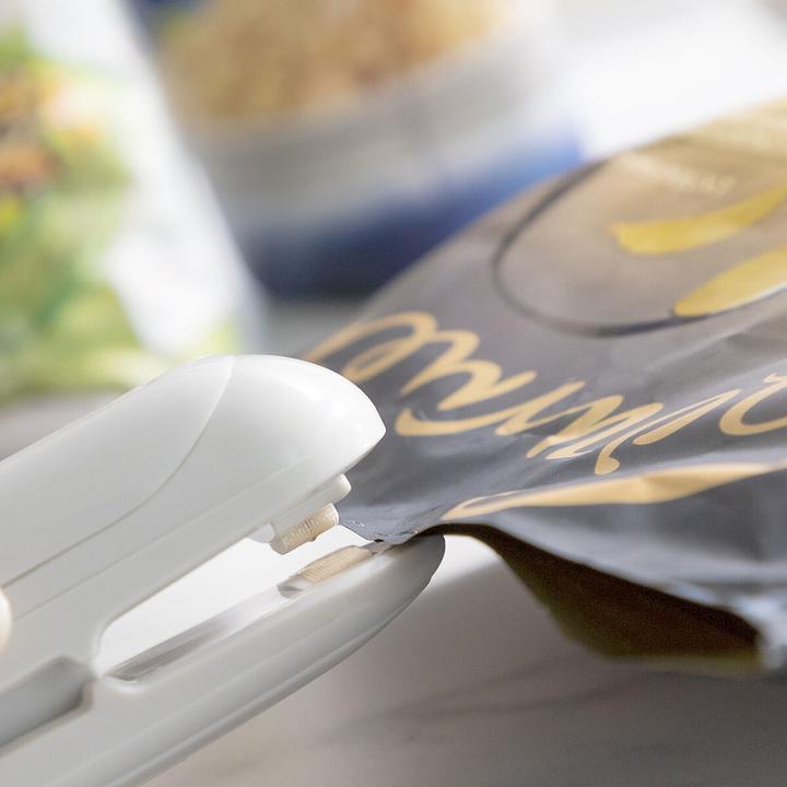 Image du produit InnovaGoods Fermeture de sachets avec cutter et accroche Baseyl (1 x)