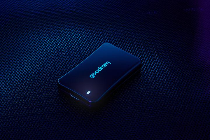 Actual product image Goodram SSDPR-HX200-1K0 (1000 GB)