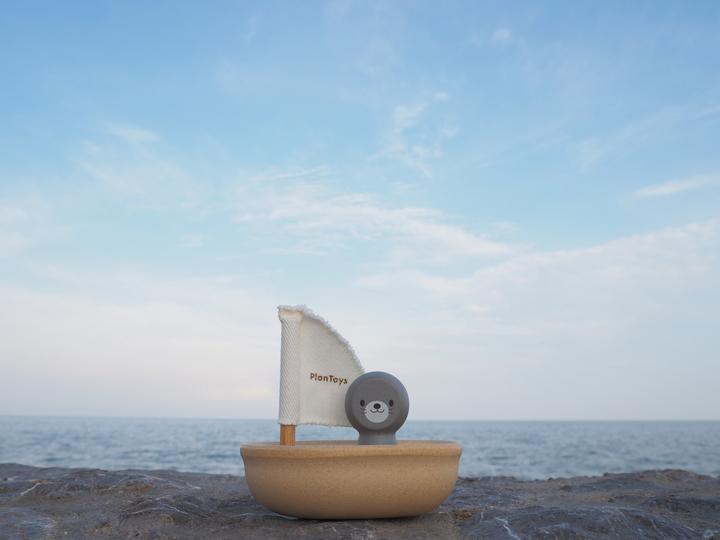 Produktbild Plantoys Segelboot - Seelöwe
