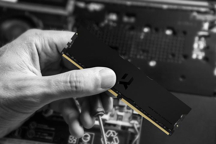Produktbild Goodram IRDM PRO Speichermodul 32 GB 2 x 16 GB DDR4 3600 MHz (2 x 16GB, 3600 MHz, DDR4-RAM, U-DIMM)