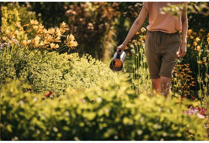 Actual product image Fiskars 1057076 Manual spreader