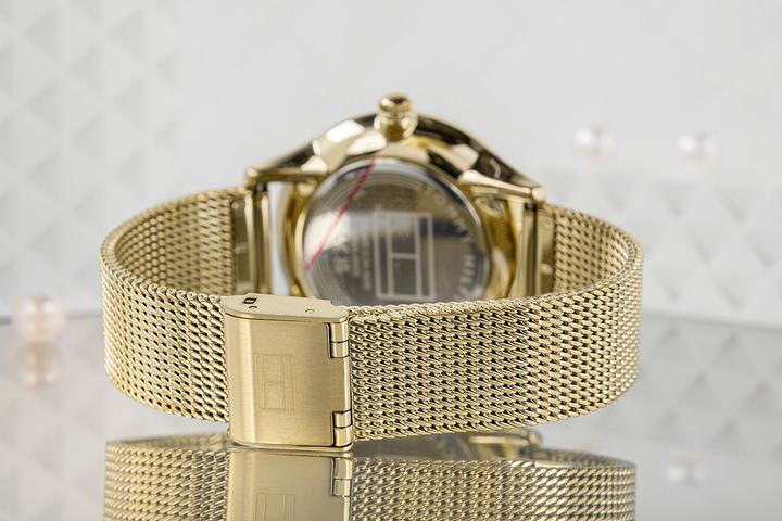 Actual product image Tommy Hilfiger Layla (Watch with gemstone, 38 mm)