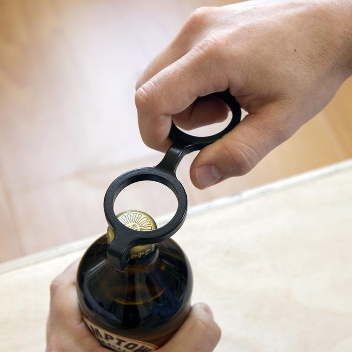Image du produit Kikkerland Le Corbusier Glasses Bottle Opener (Décapsuleur)