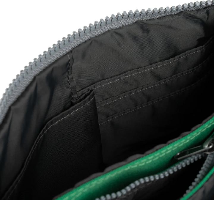 Produktbild Roka London Carnaby Crossbody Mountain Green XL Recycled Canvas